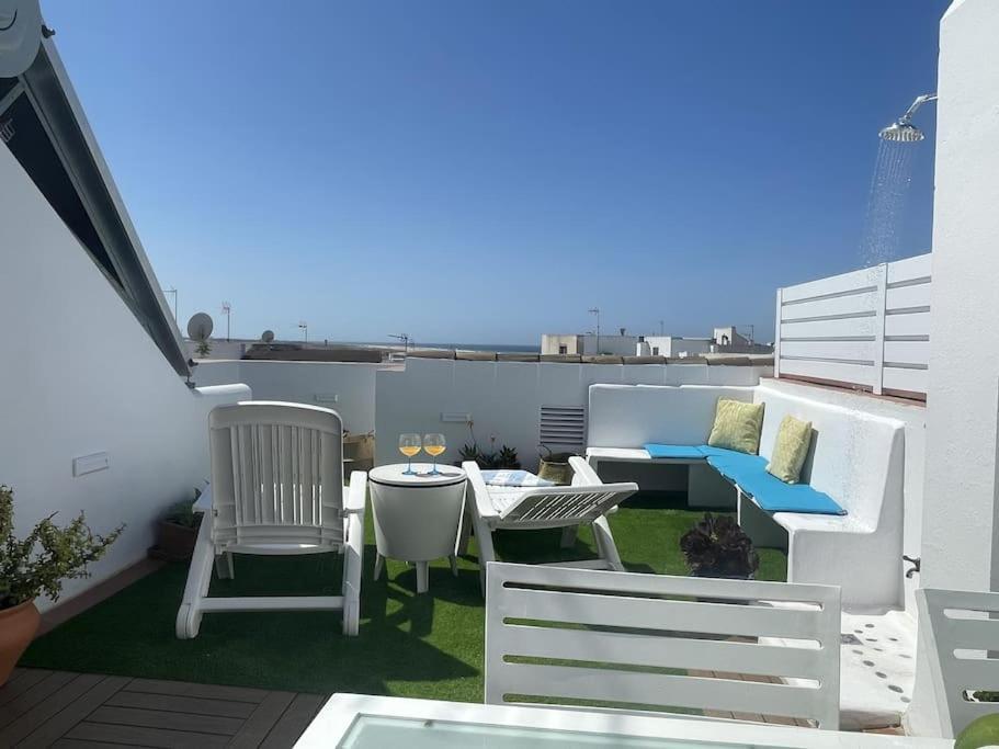 Вилла Casa Lola Conil, Azotea Al Mar Y Parking Solo Familias O Parejas Кониль-де-ла-Фронтера Экстерьер фото
