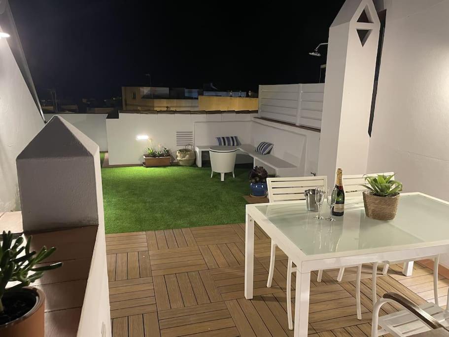Вилла Casa Lola Conil, Azotea Al Mar Y Parking Solo Familias O Parejas Кониль-де-ла-Фронтера Экстерьер фото
