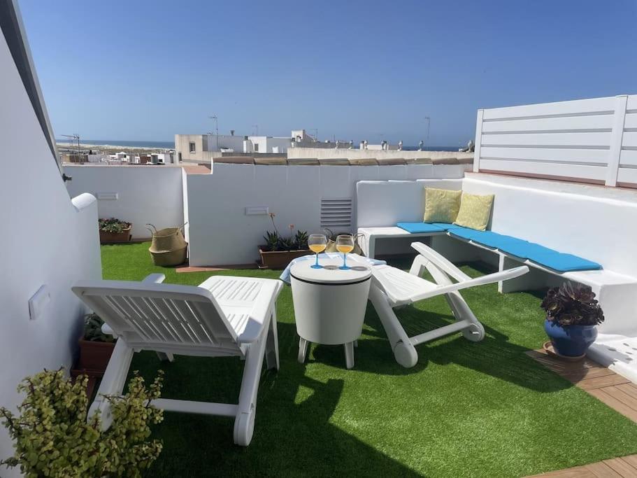 Вилла Casa Lola Conil, Azotea Al Mar Y Parking Solo Familias O Parejas Кониль-де-ла-Фронтера Экстерьер фото
